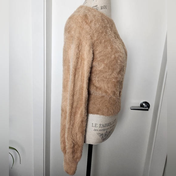 Aritzia crop kitten sweater - Picture 4 of 11